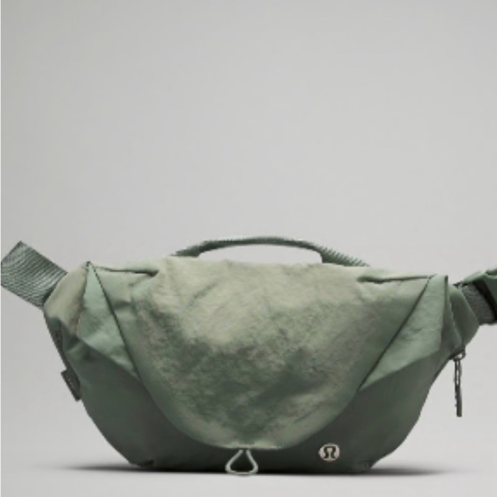 NWOT Lululemon Curved Crossbody bag 3.5L discontinued